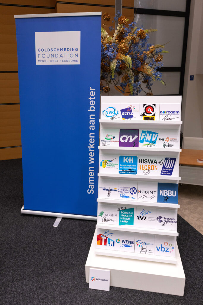 Logo's van de brancheorganisaties en vakbonden die de intentieverklaring van de Skillscoalitie ondertekenden